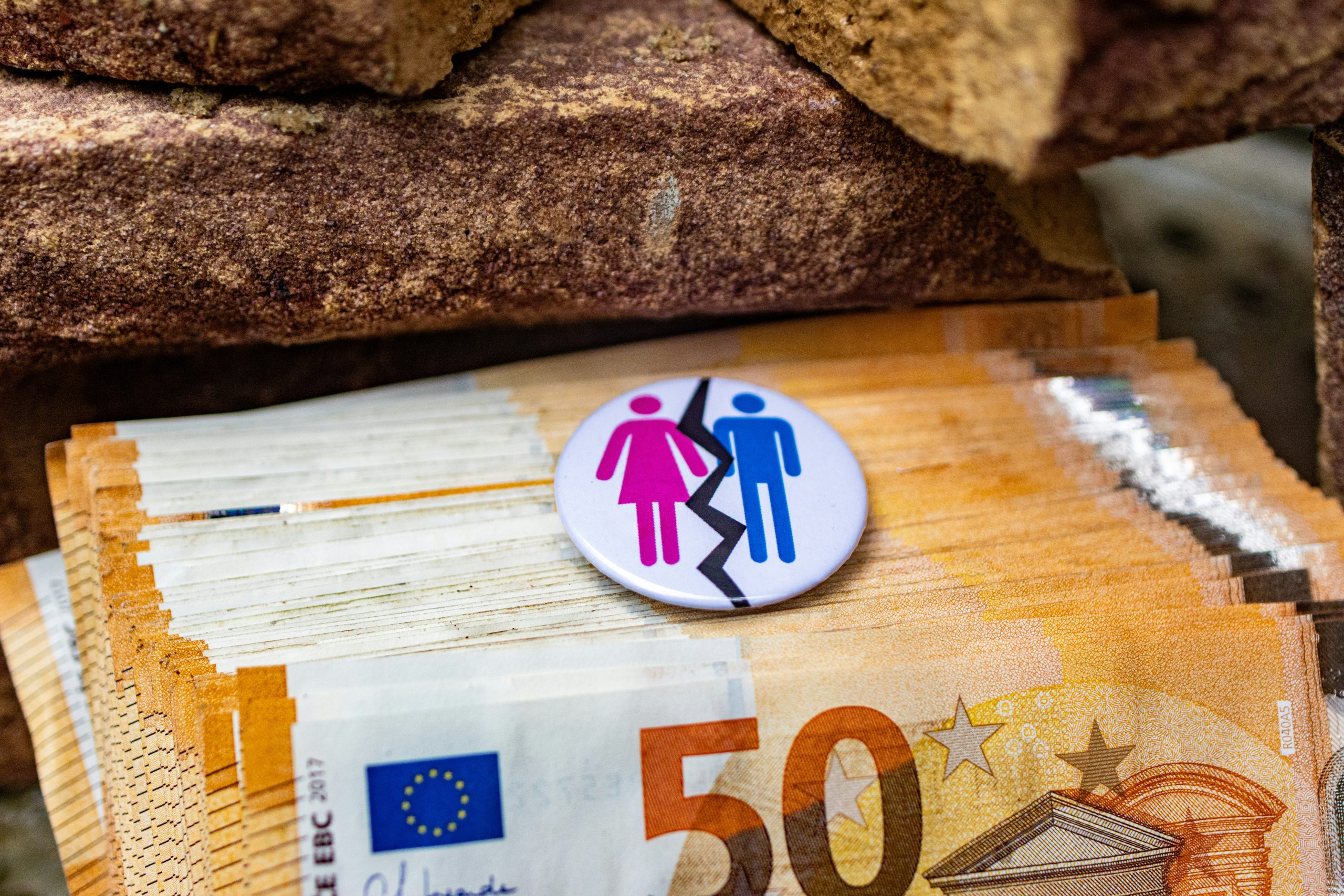 Finančné red flags vo vzťahu, ktoré ženy často ignorujú